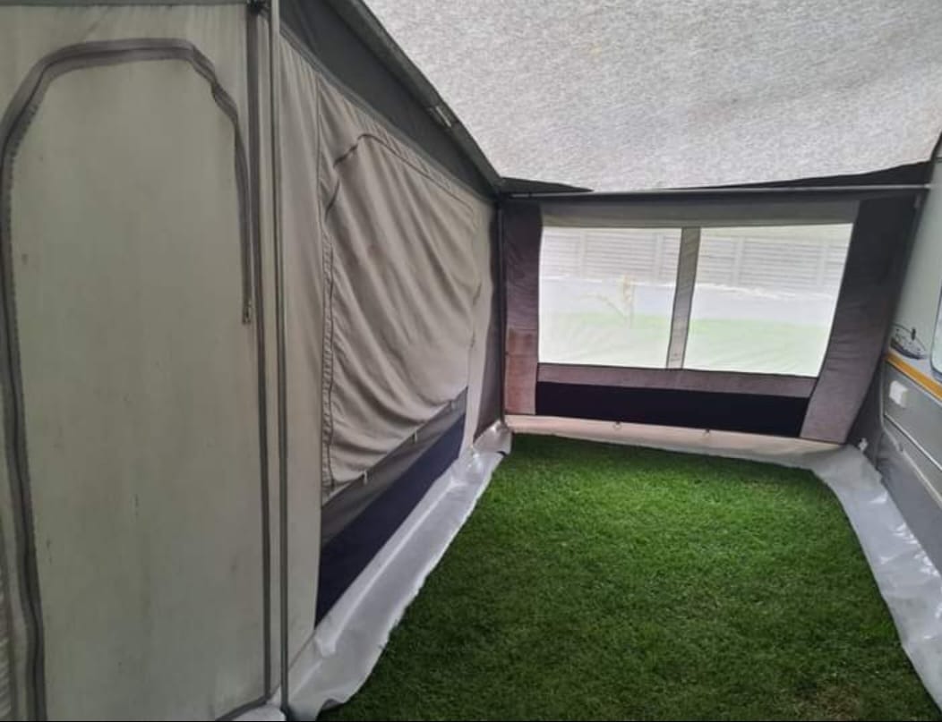SOLD 2005 Jurgens Exclusive Caravan (CT 1005)