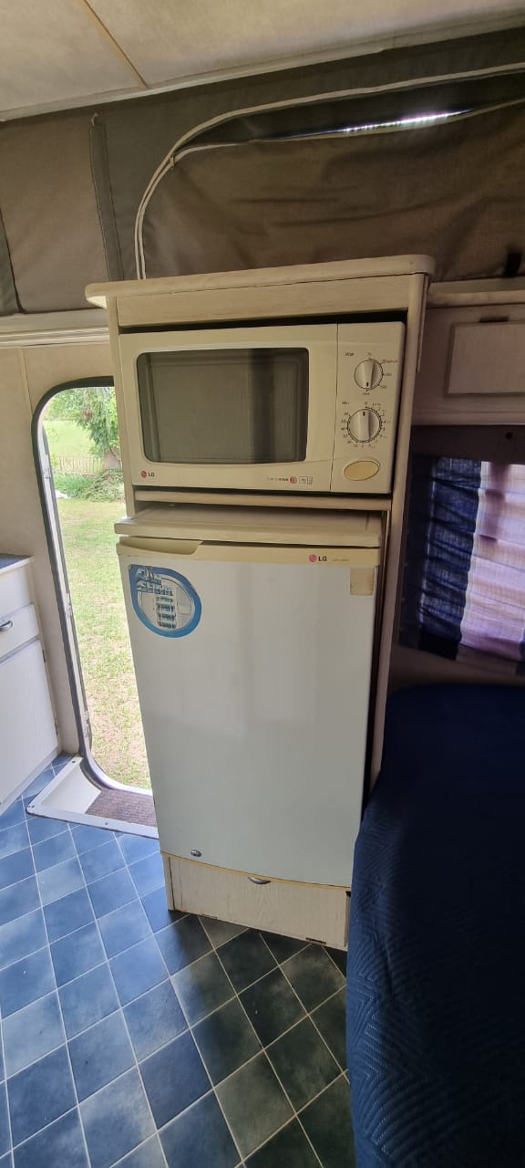 2004 Sprite Sufer Delux Caravan (CT 1284)