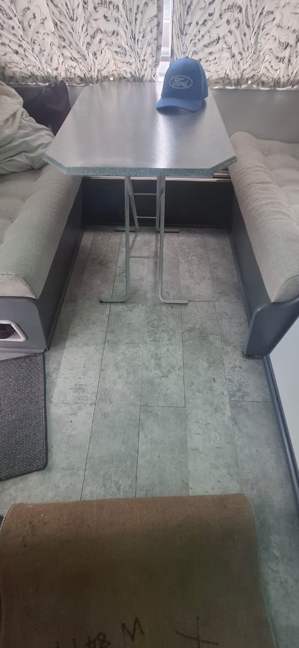 2000 Gypsey Regal Caravan (CT 1501)