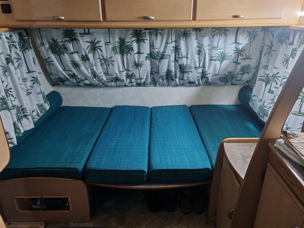 2000 Gypsey Regal Caravan (CT 1484)