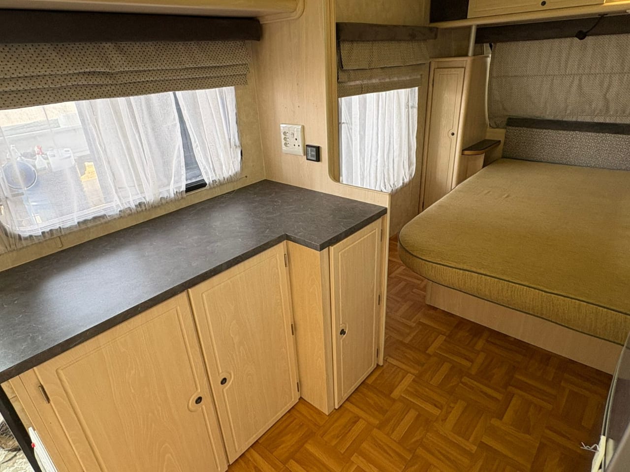 2006 Jurgens Classique Caravan (CT 1481)