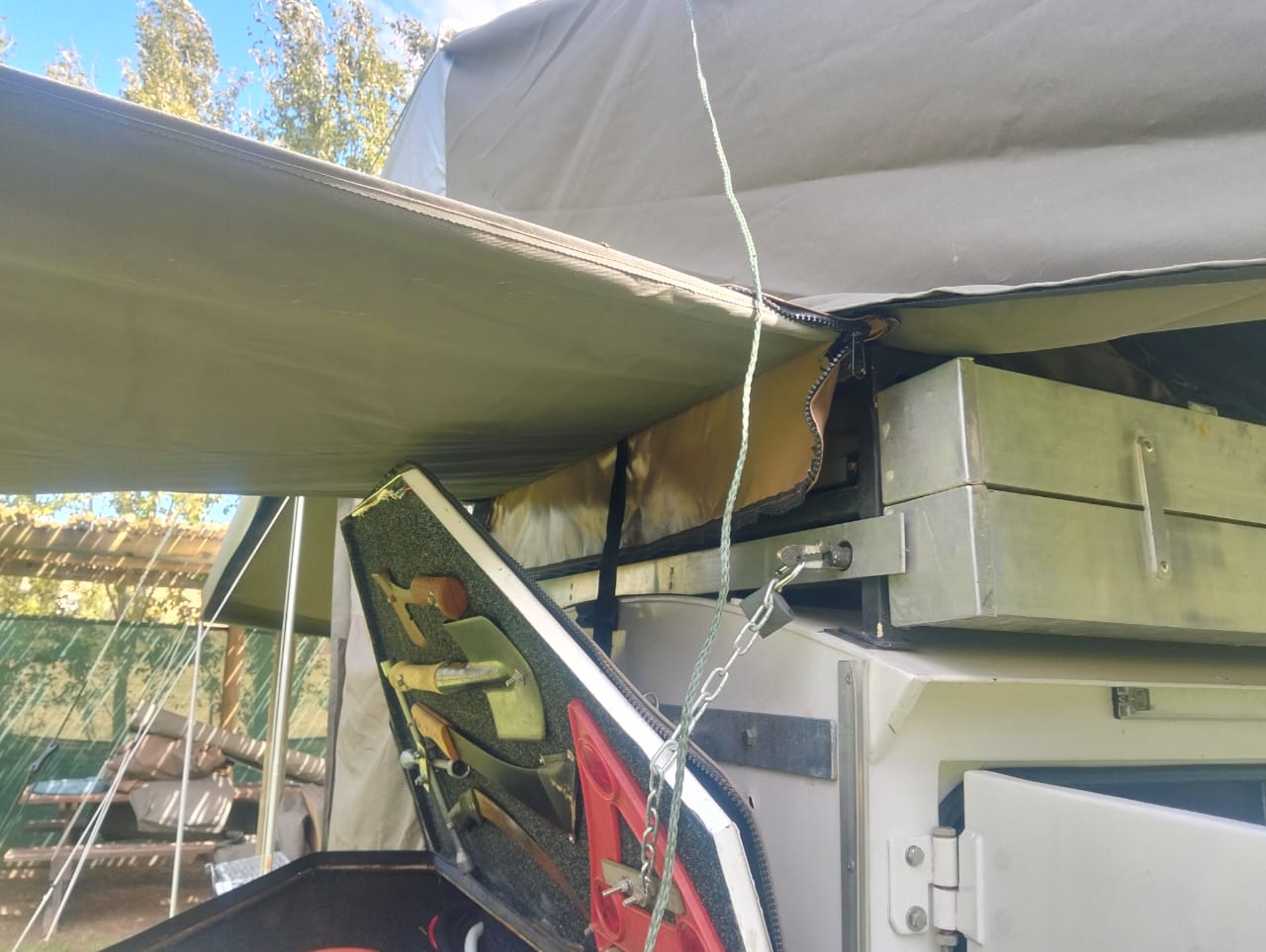 2005 Challenger Bundu Basher Off Road Camping Trailer (CT 1575)