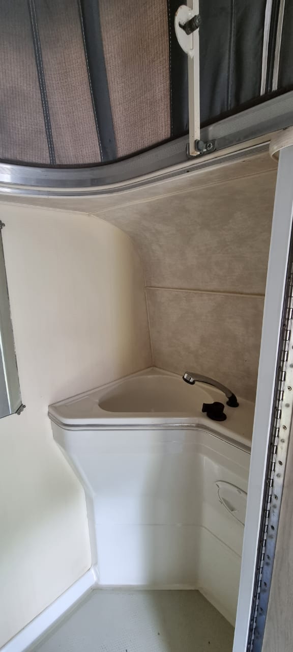 2004 Sprite Sufer Delux Caravan (CT 1284)