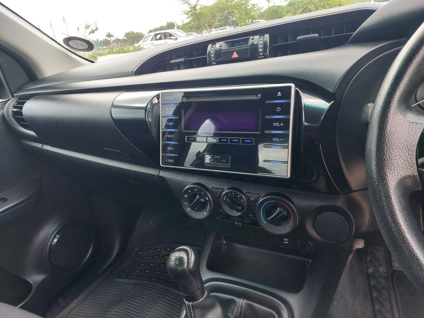 2017 Toyota Hilux 2.4 Extra cab Bakkie (CT 1494)