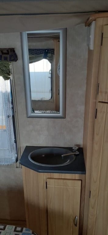 2011 Gypsey Regal Caravan (CT 1632)