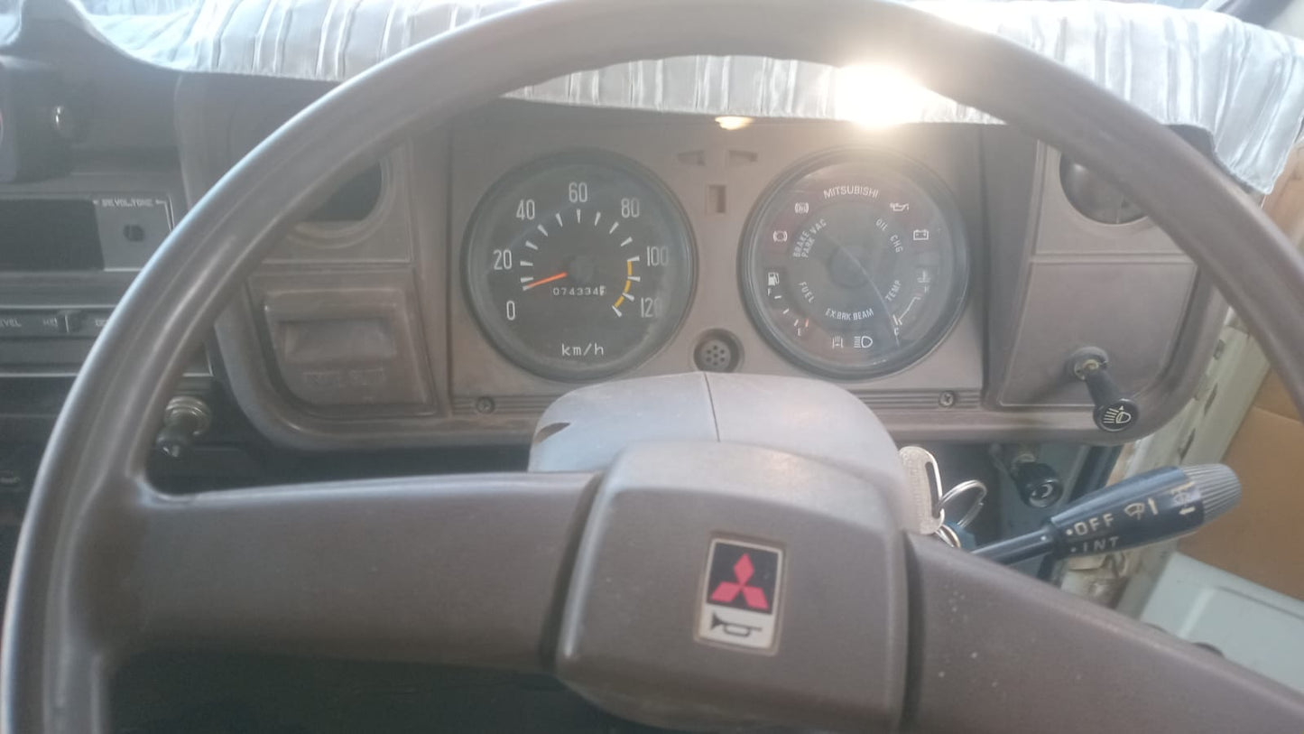 1985 Mitsubishi Motorhome (CT 1635)