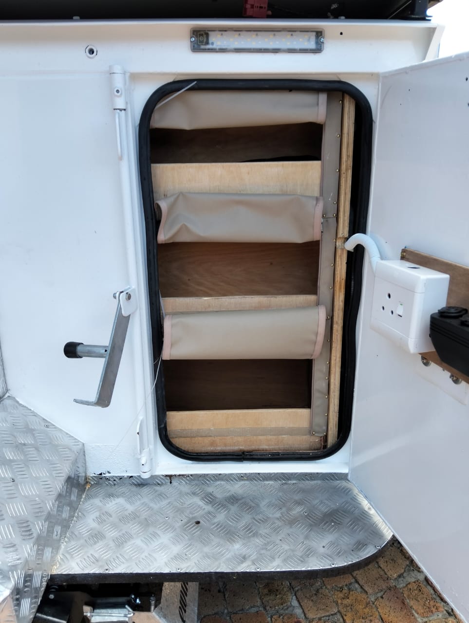 2005 Challenger Bundu Basher Off Road Camping Trailer (CT 1575)