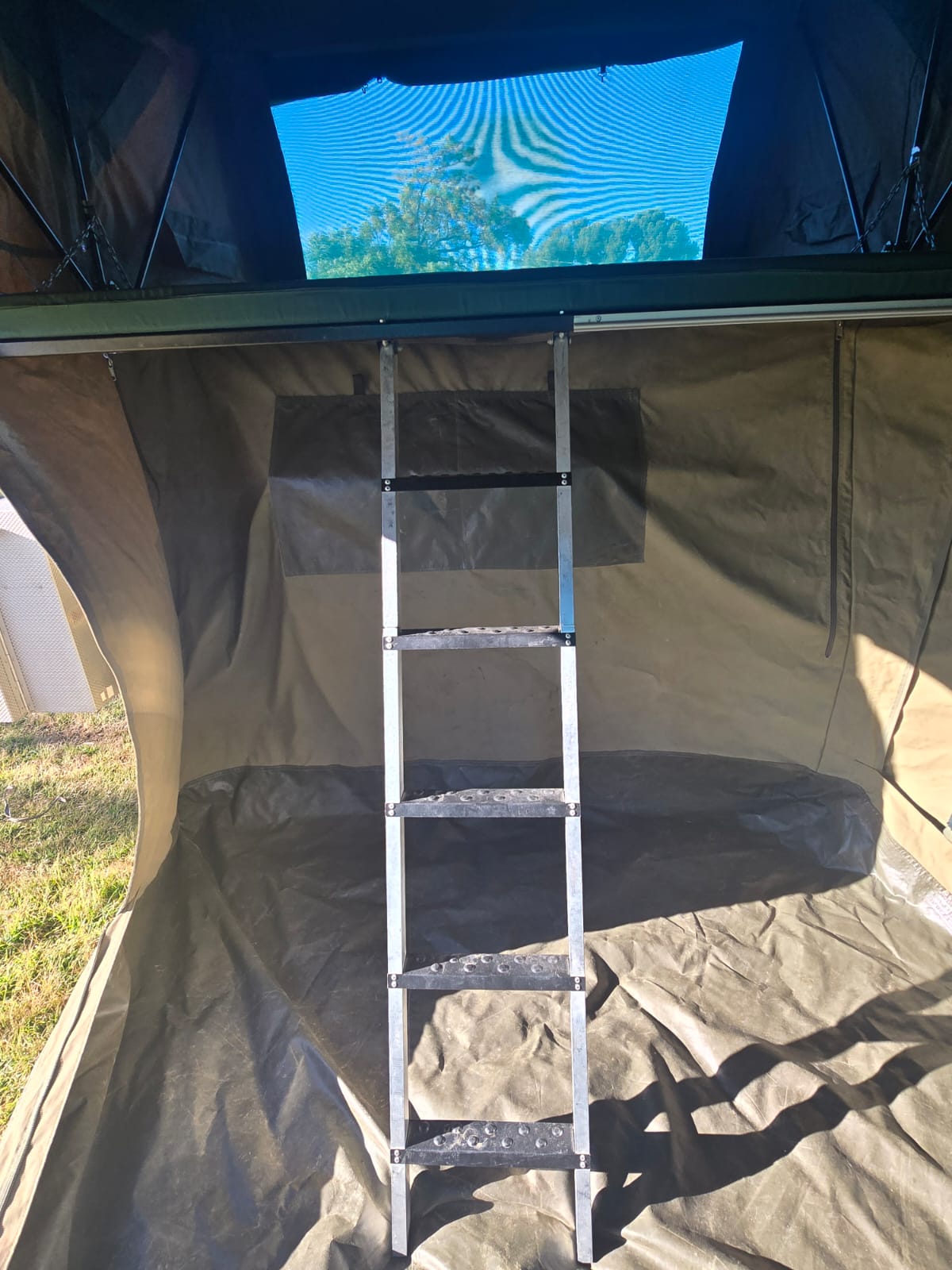 2000 Conqueror Safari Off Road Camping Trailer (CT 1571)