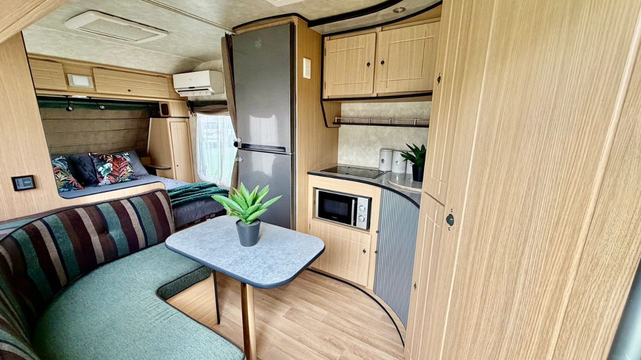2011 Jurgens Classique Caravan (CT 1545)