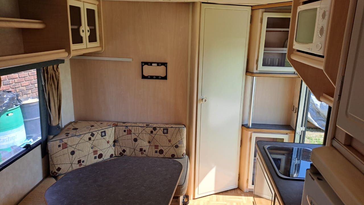 SOLD 2005 Jurgens Exclusive Caravan (CT 1005)