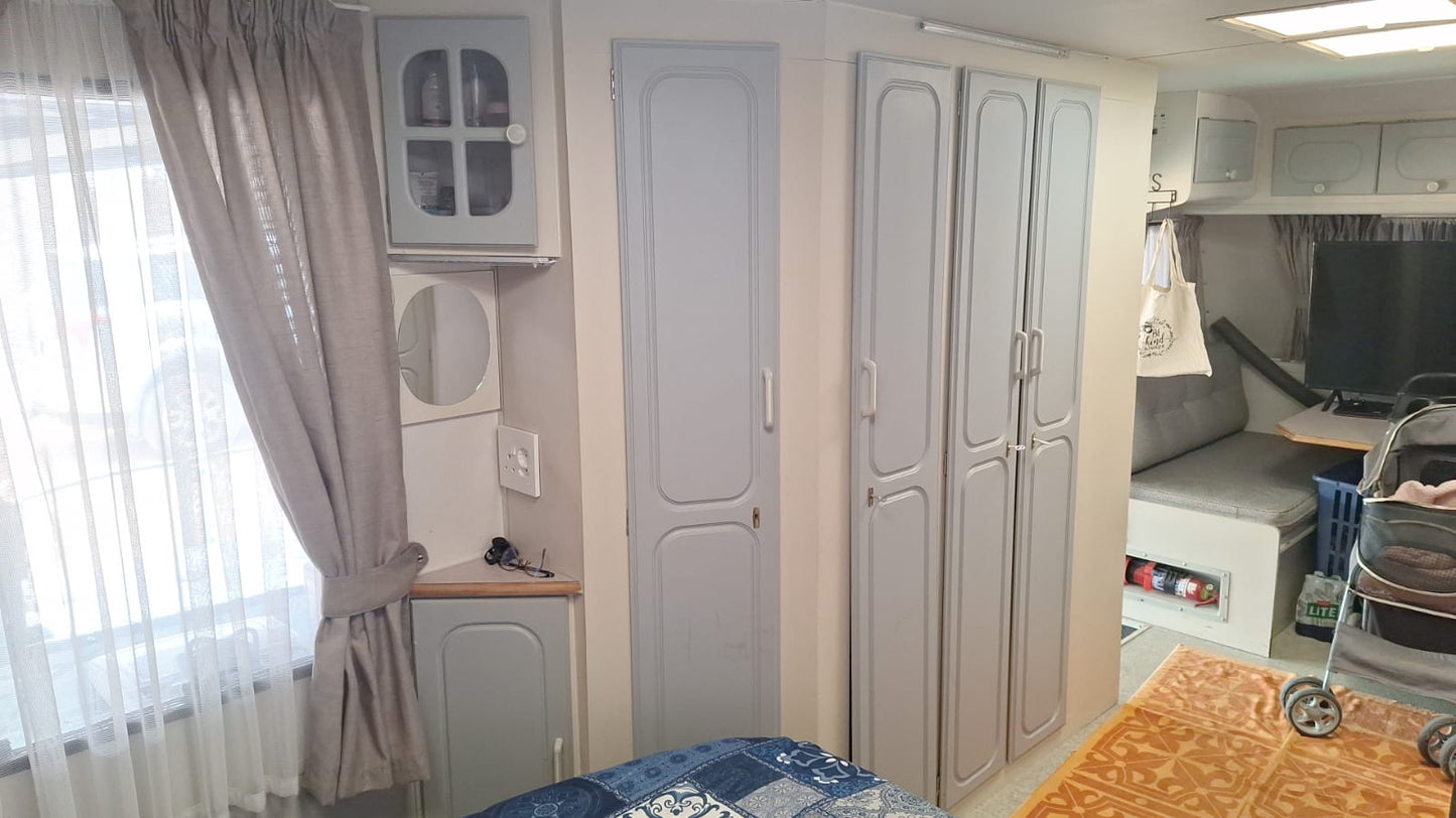 SOLD 1993 Jurgens Exclusive Caravan (CT 1489)