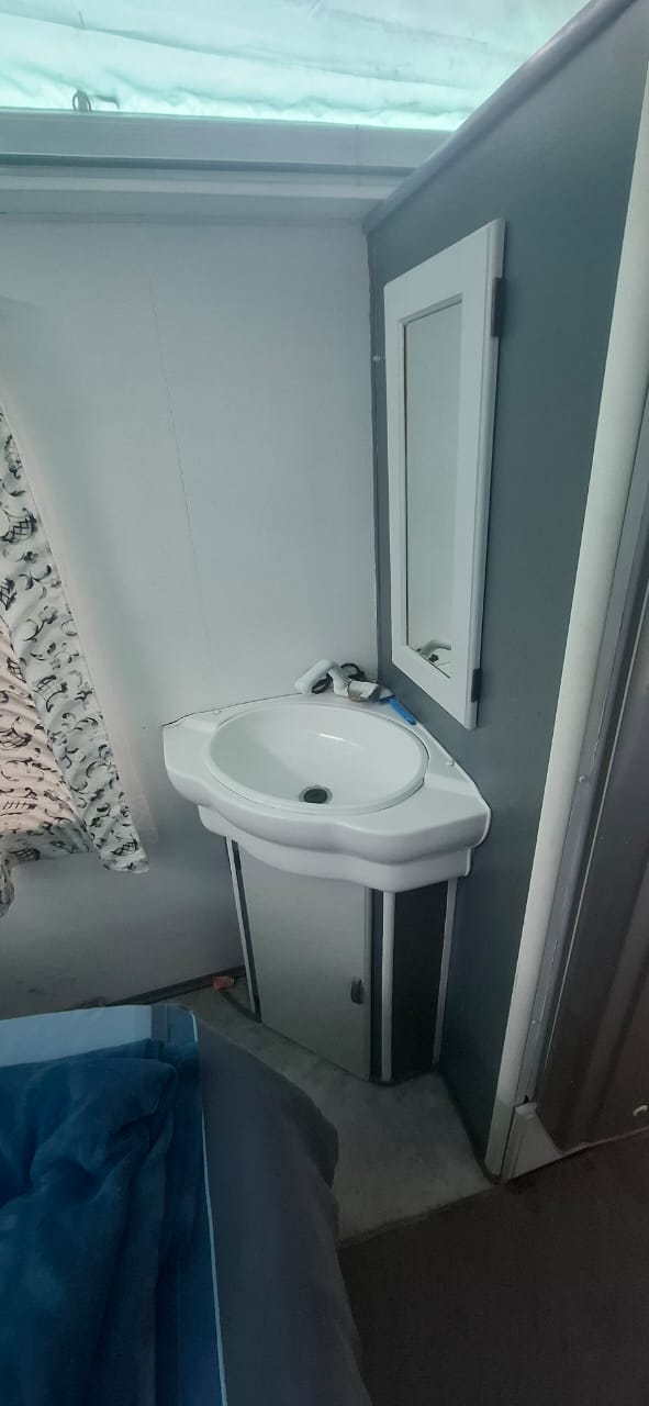 2000 Gypsey Regal Caravan (CT 1501)