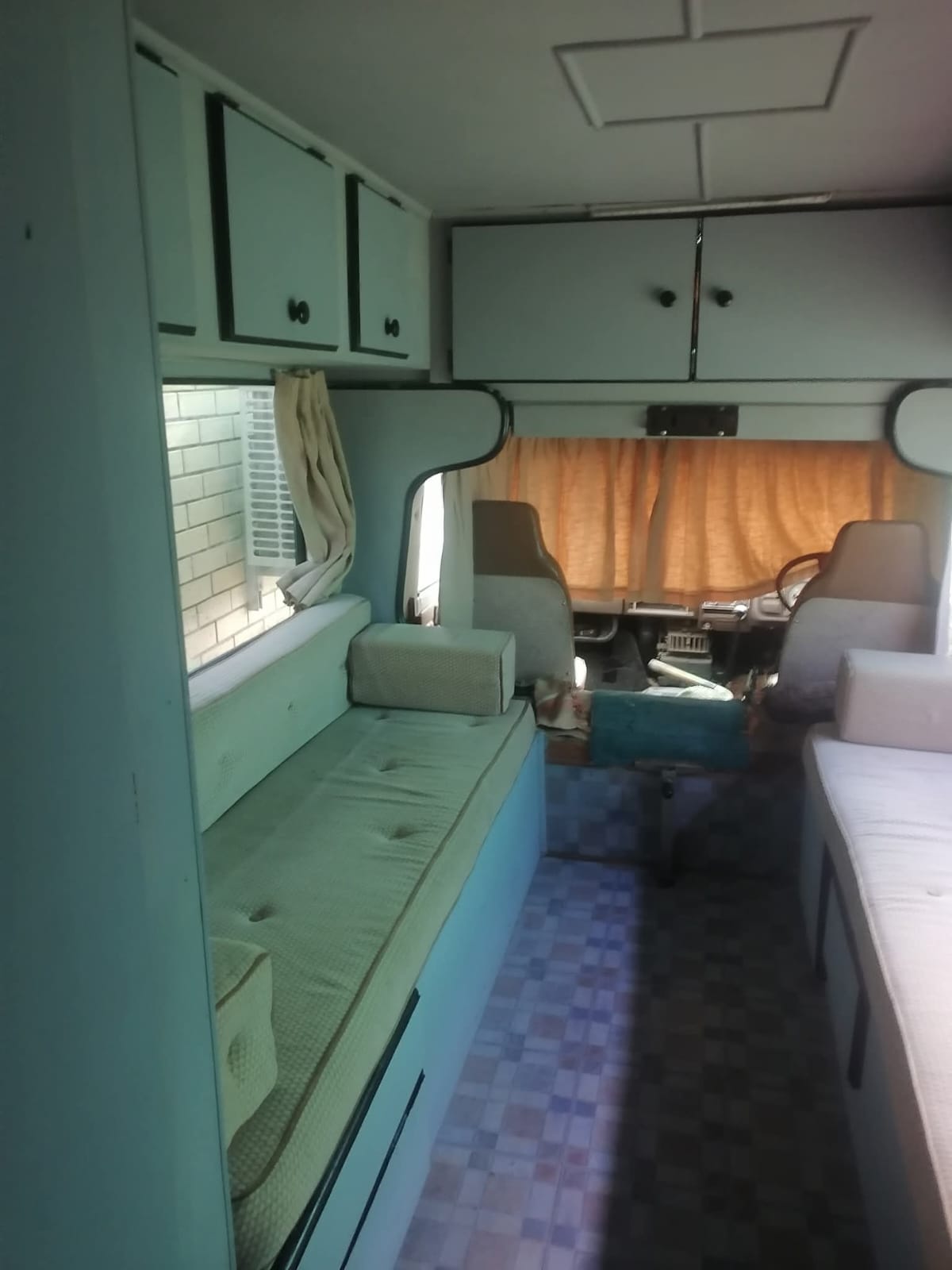 1985 Mitsubishi Motorhome (CT 1635)