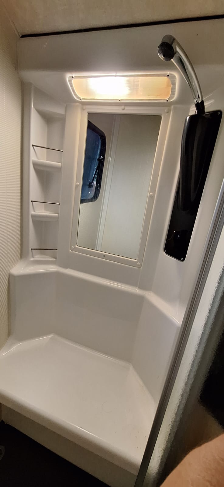 2005 Jurgens Exclusive Caravan (CT 1593)