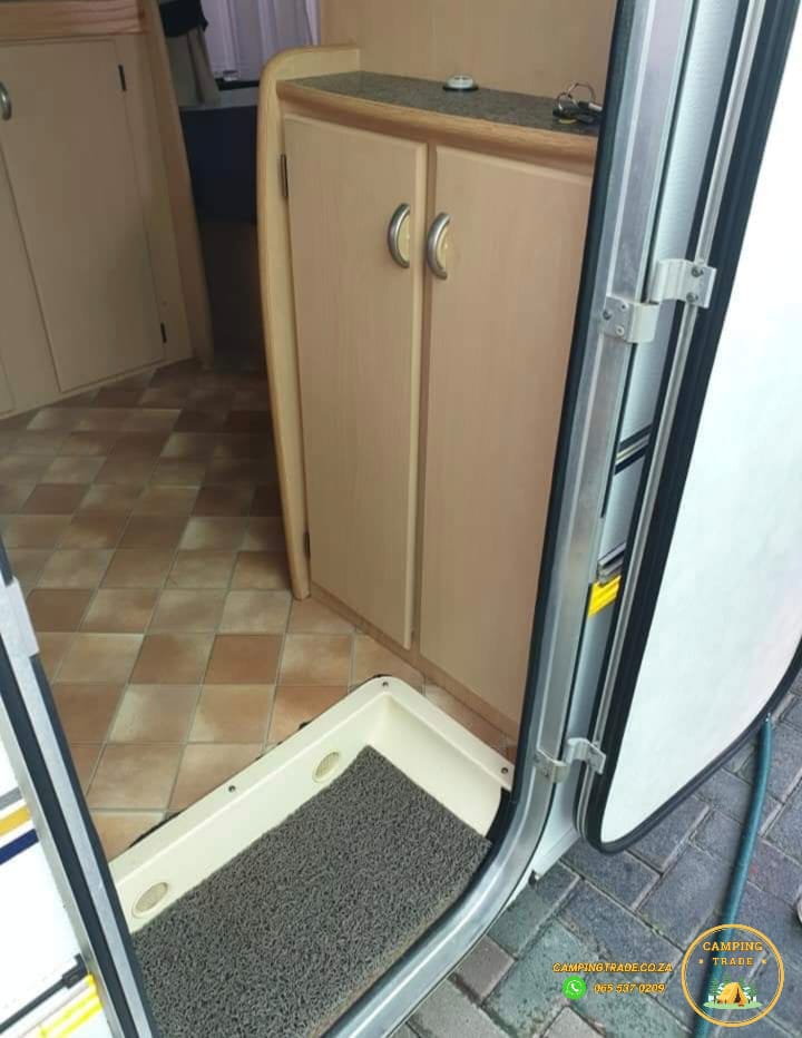 SOLD 2004 Gypsey Blue Series Caravan (CT 1160)