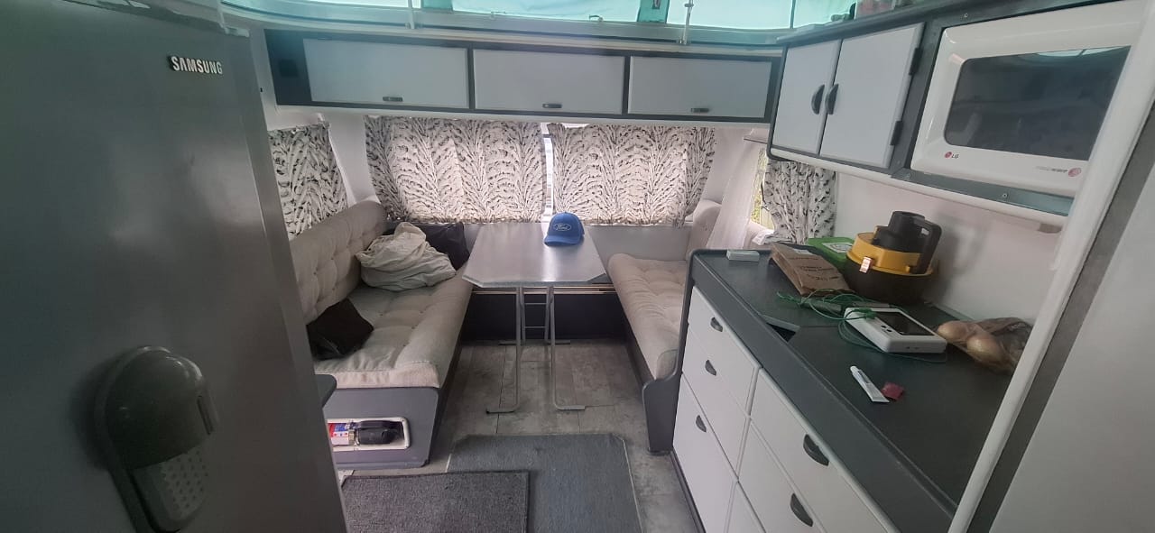 2000 Gypsey Regal Caravan (CT 1501)