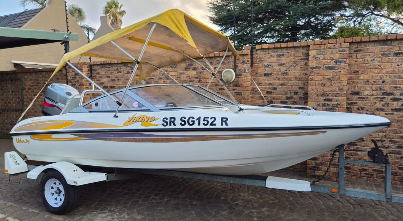 2005 Viking Velocity Ski Boat (CT 1609)