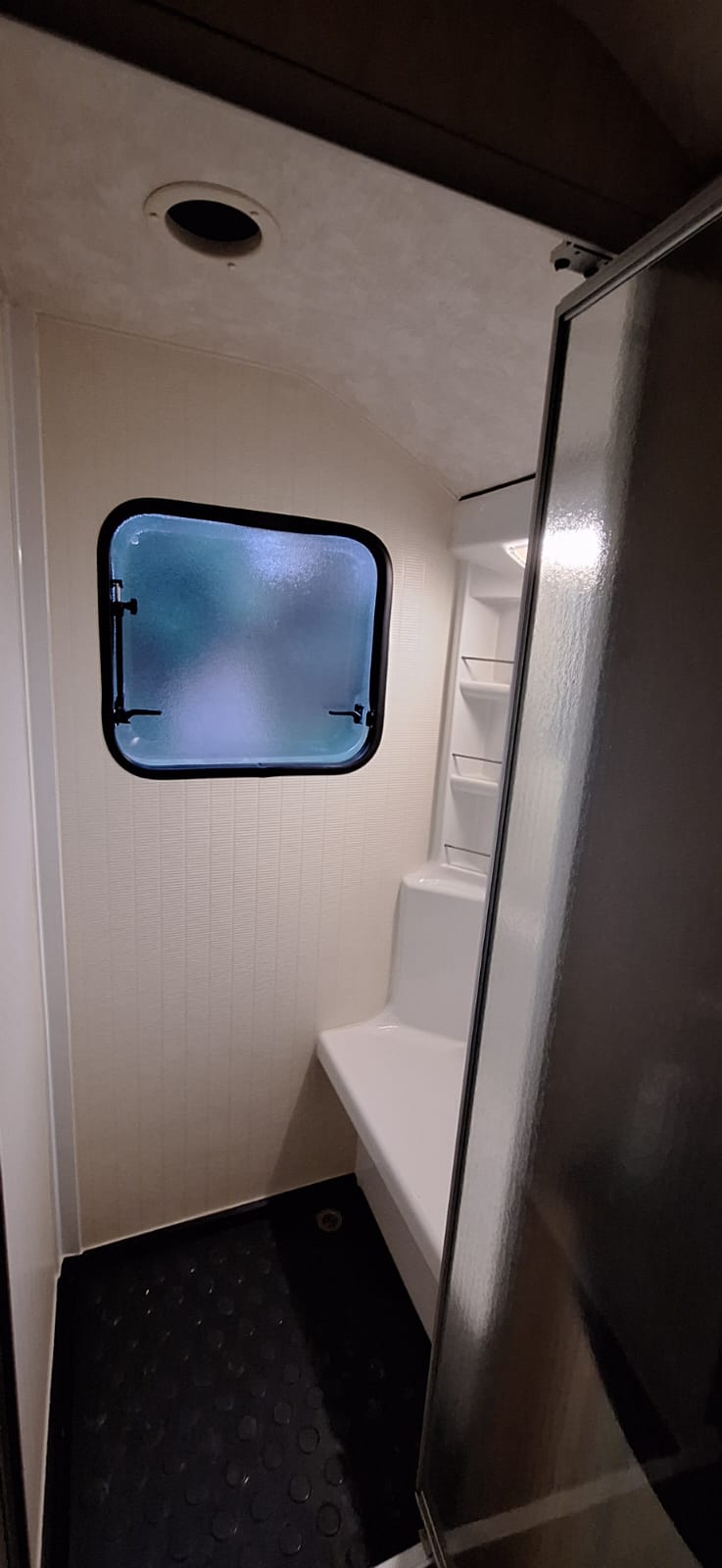 2005 Jurgens Exclusive Caravan (CT 1593)
