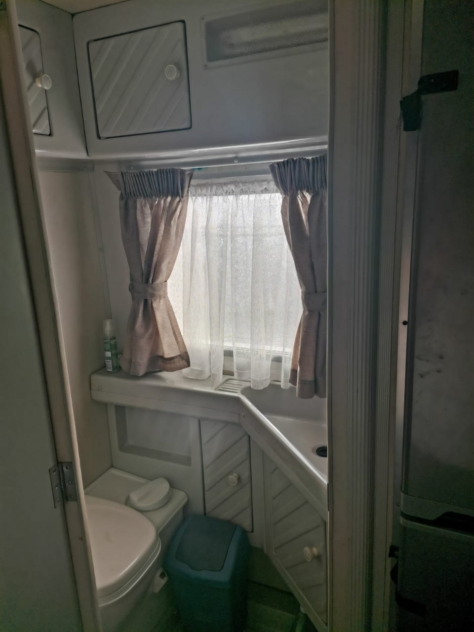 SOLD 1993 Jurgens Exclusive Caravan (CT 1489)