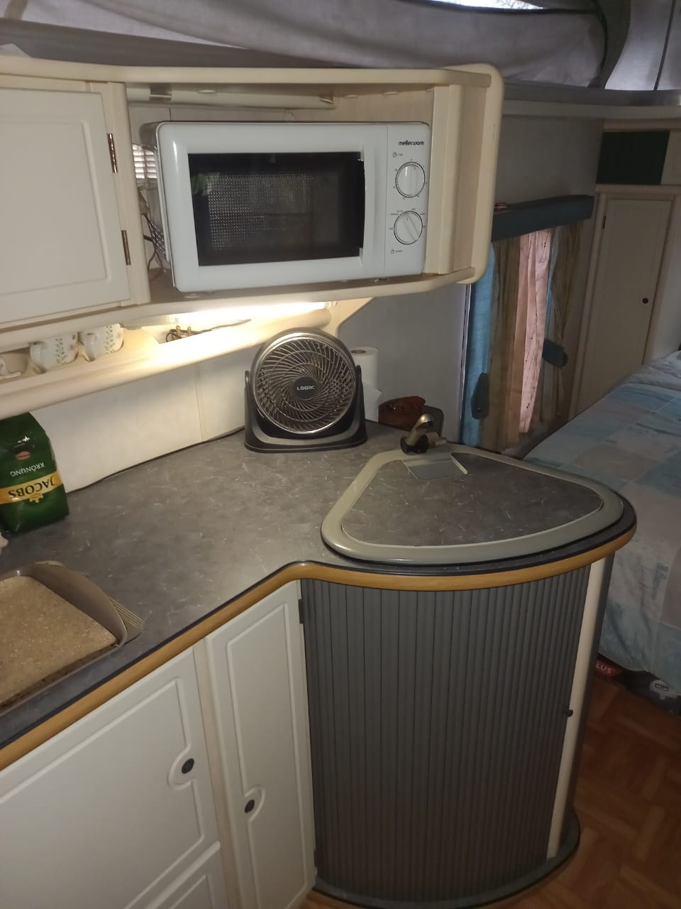 SOLD 2006 Jurgens Penta Caravan (CT 1175)