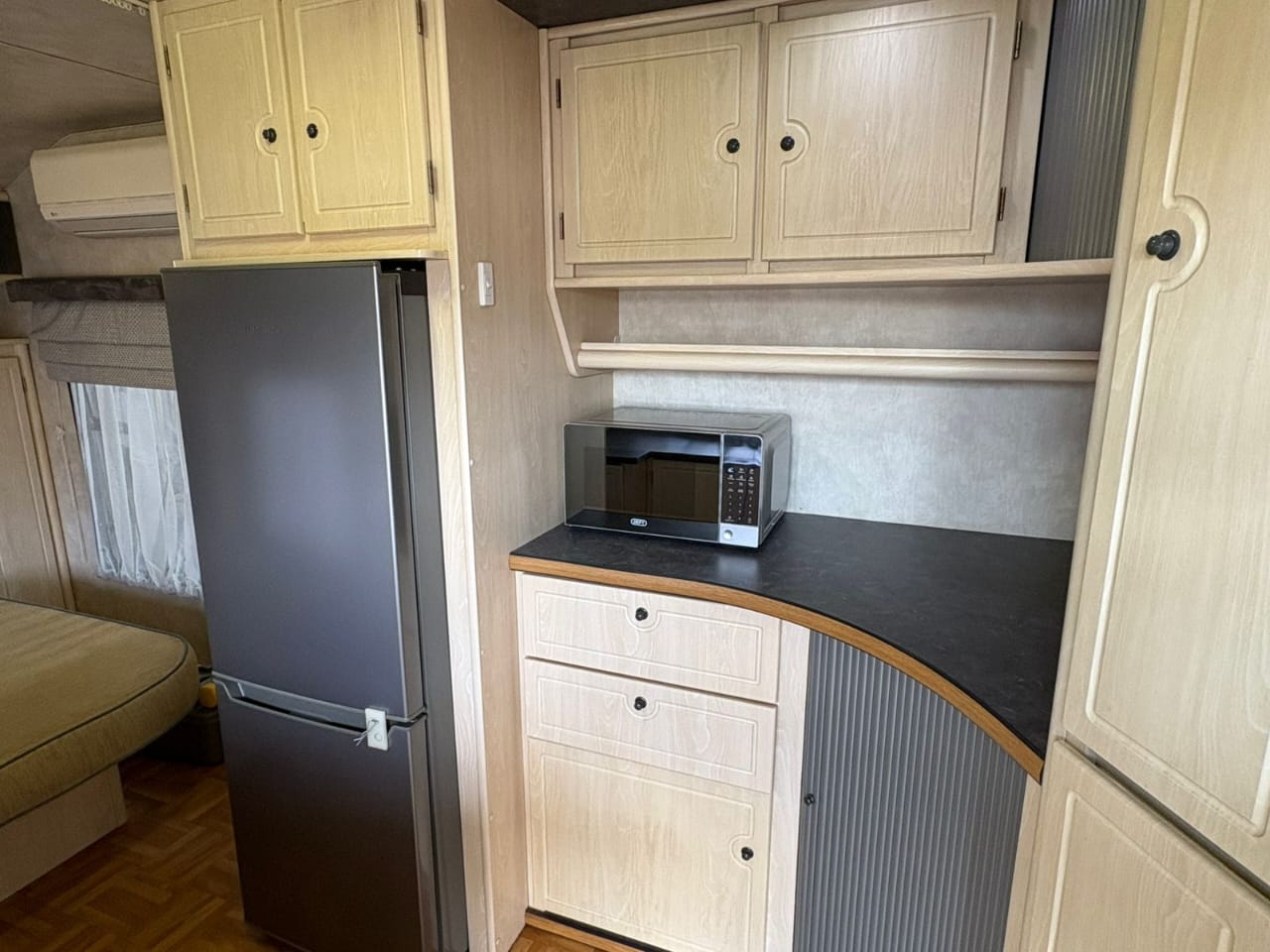 2006 Jurgens Classique Caravan (CT 1481)