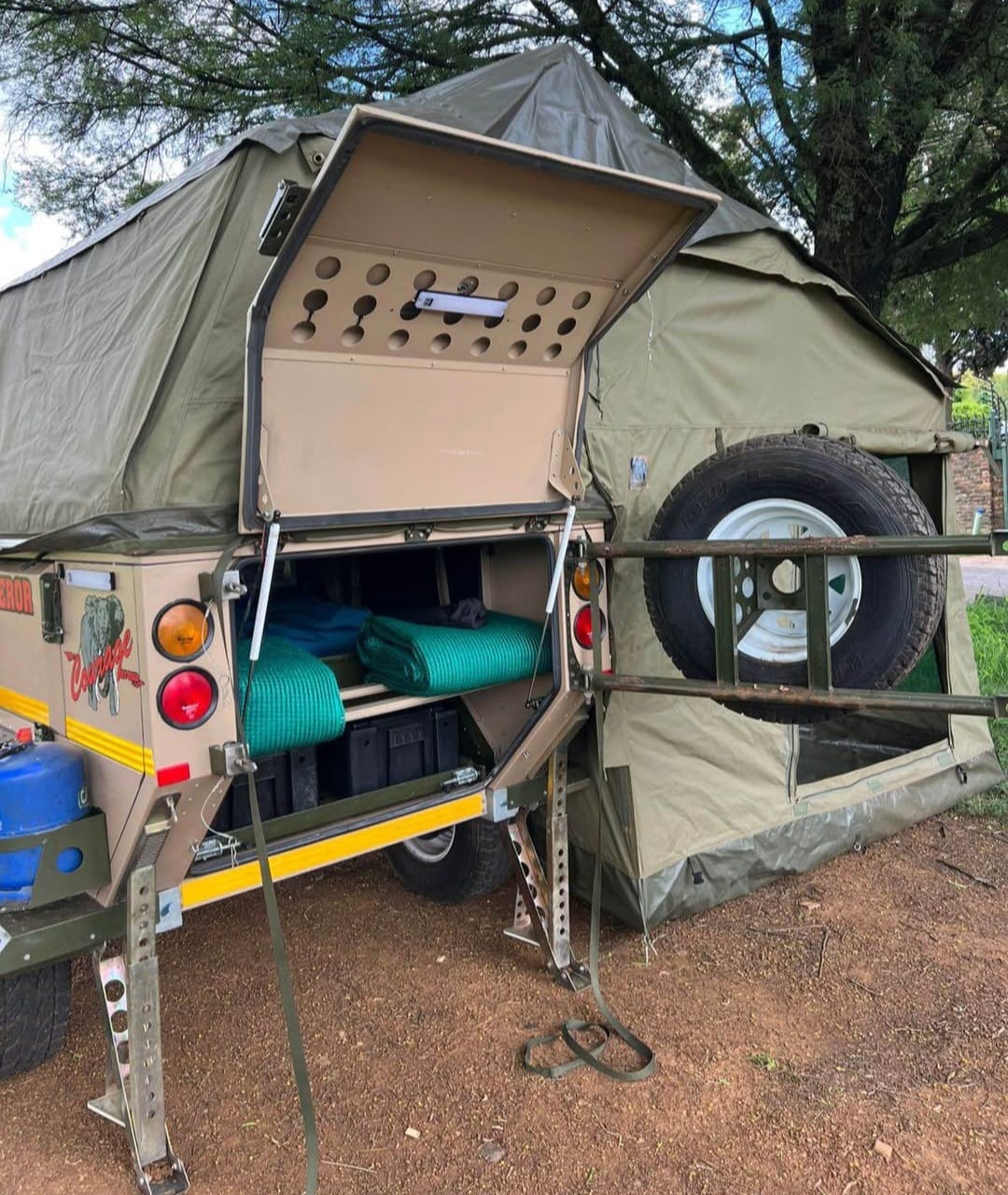 2010 Conqueror Courage Off Road Camping Trailer (CT 1579)