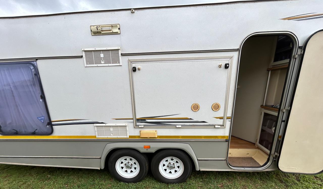 SOLD 2003 Jurgens Exclusive Caravan (CT 1331)