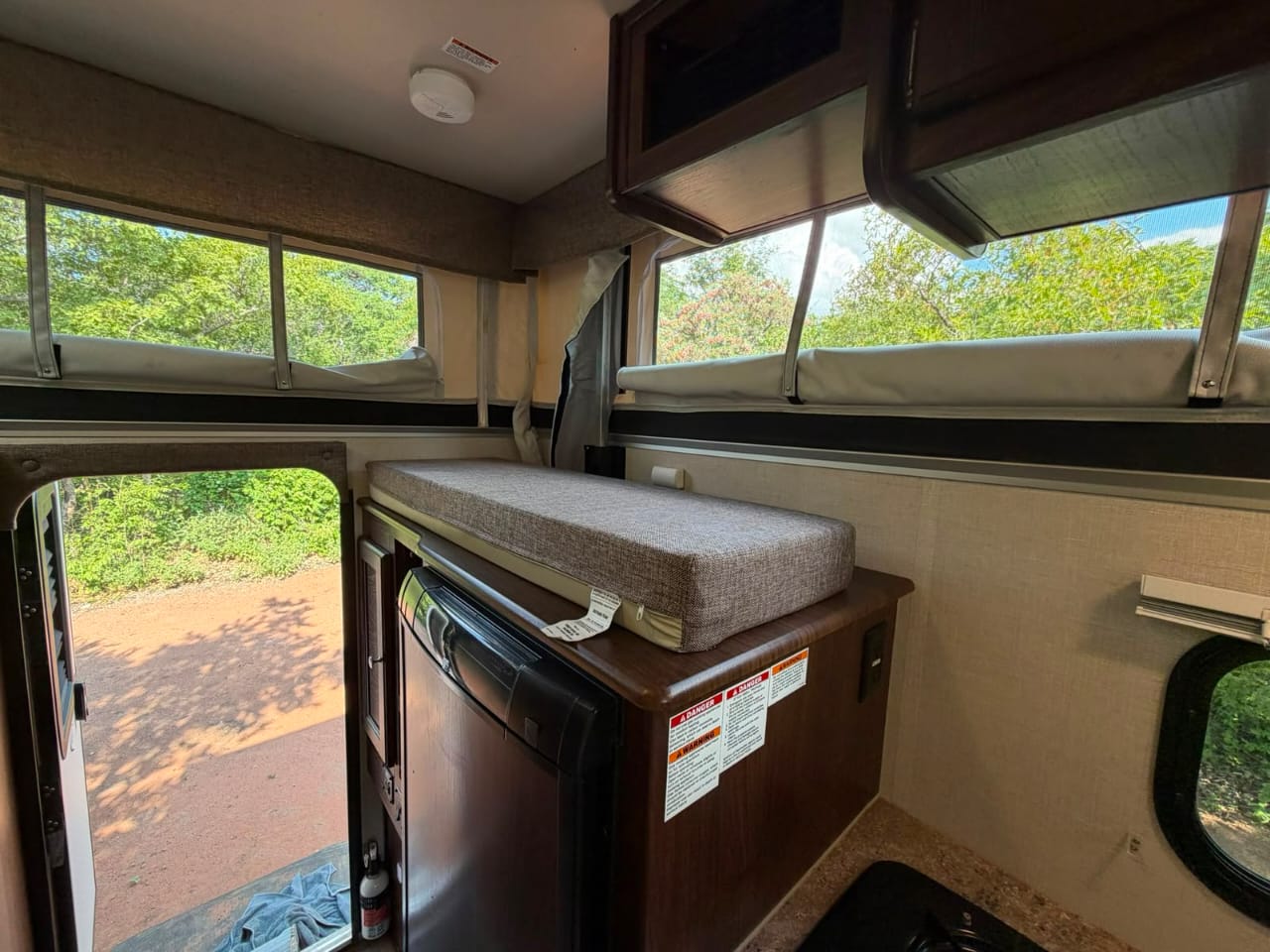 Palomino BackPack SS-1251 Pop-Up Truck Camper (CT 1610)