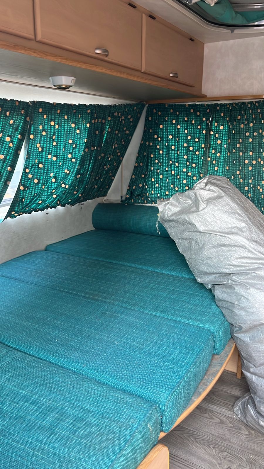 2002 Gypsey Regal Caravan (CT 1575)