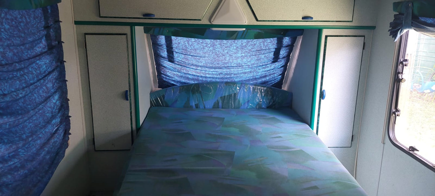 SOLD 2000 Sprite Splash Caravan (CT1069)