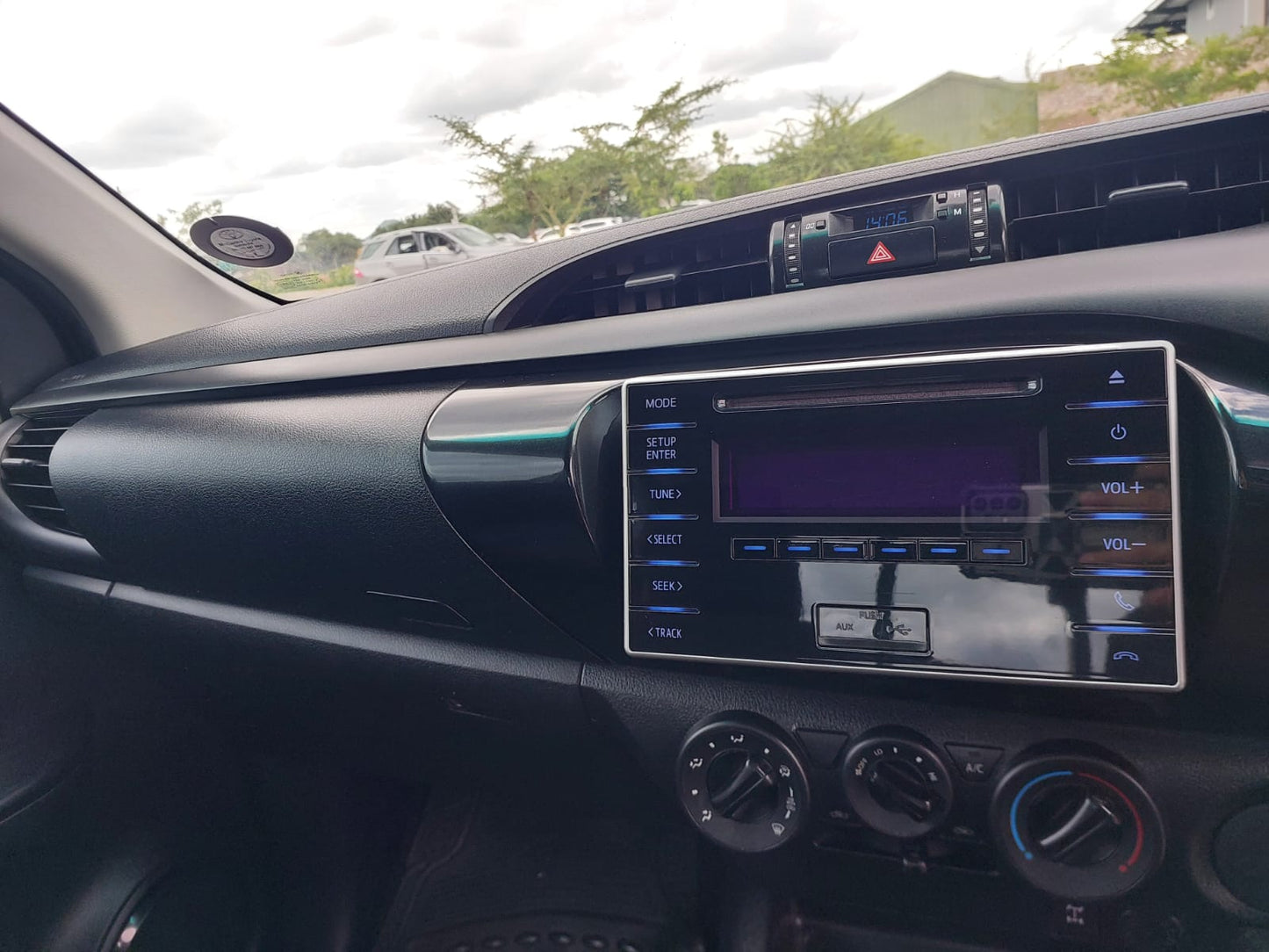 2017 Toyota Hilux 2.4 Extra cab Bakkie (CT 1494)