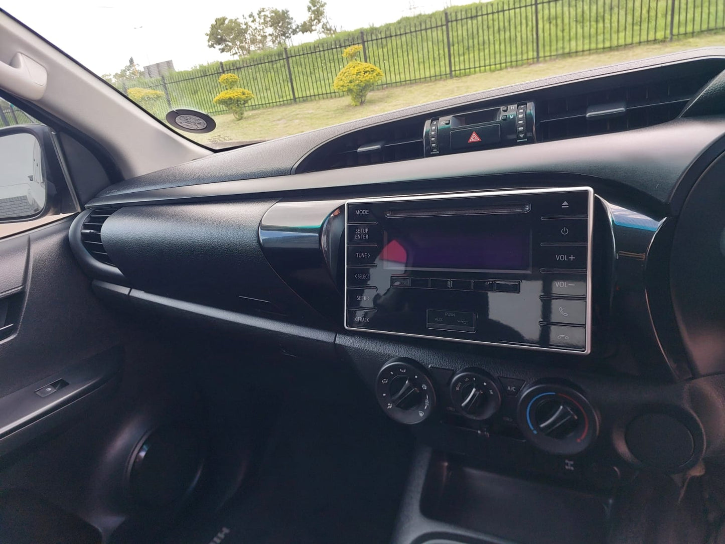 2017 Toyota Hilux 2.4 Extra cab Bakkie (CT 1494)