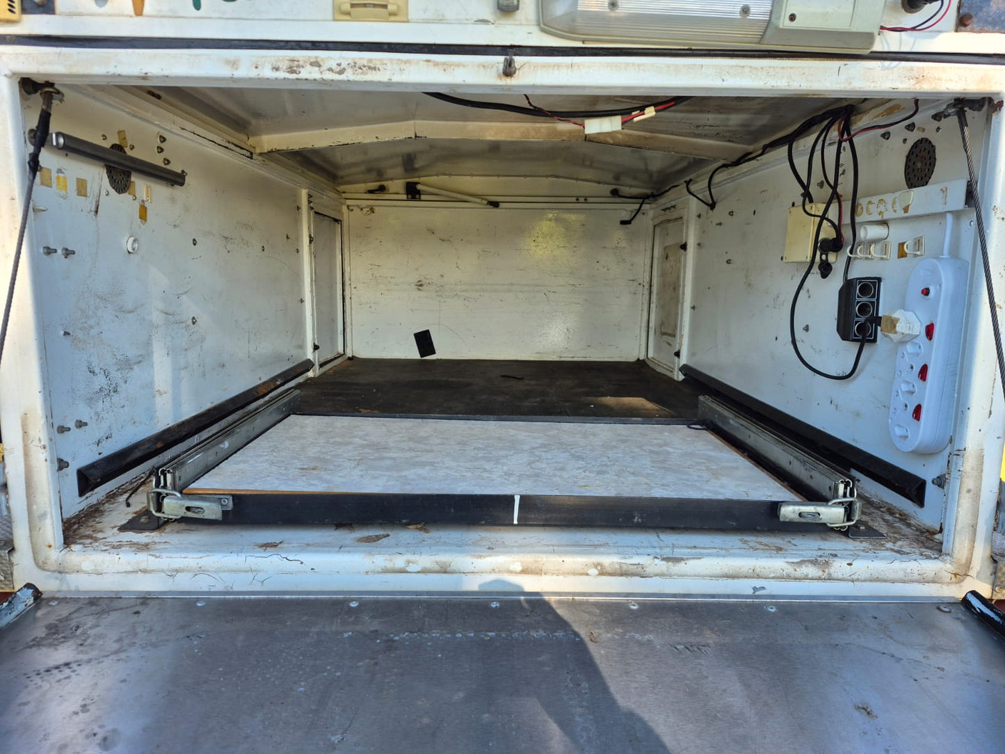 2000 Conqueror Safari Off Road Camping Trailer (CT 1571)