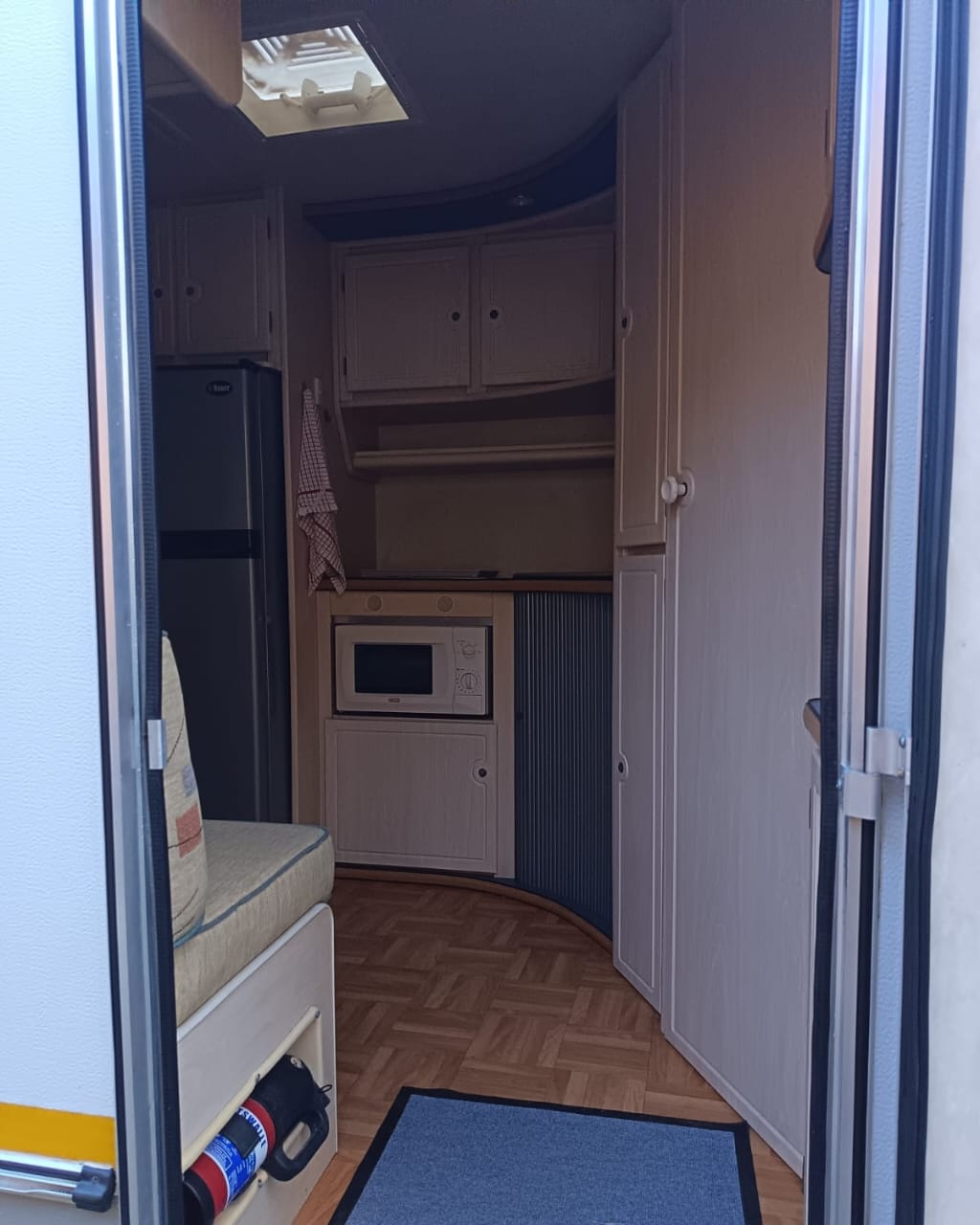 2008 Jurgens Classique Caravan (CT 1595)