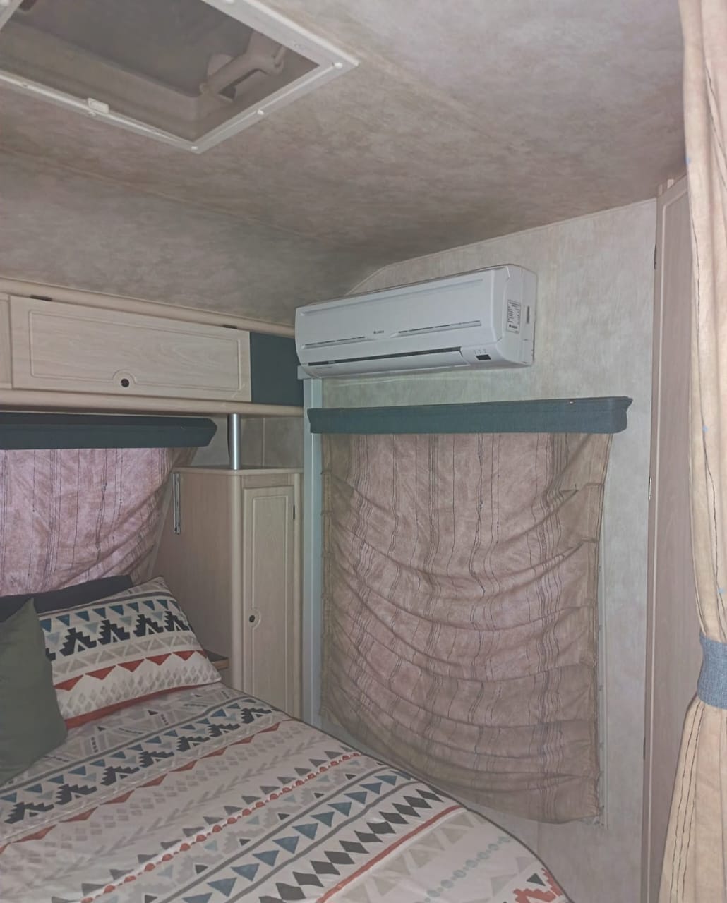 2008 Jurgens Classique Caravan (CT 1595)