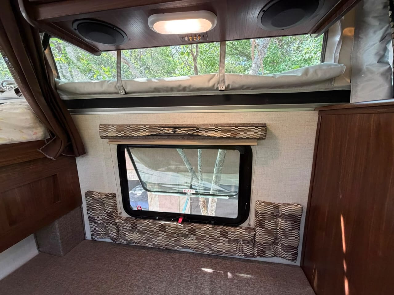 Palomino BackPack SS-1251 Pop-Up Truck Camper (CT 1610)