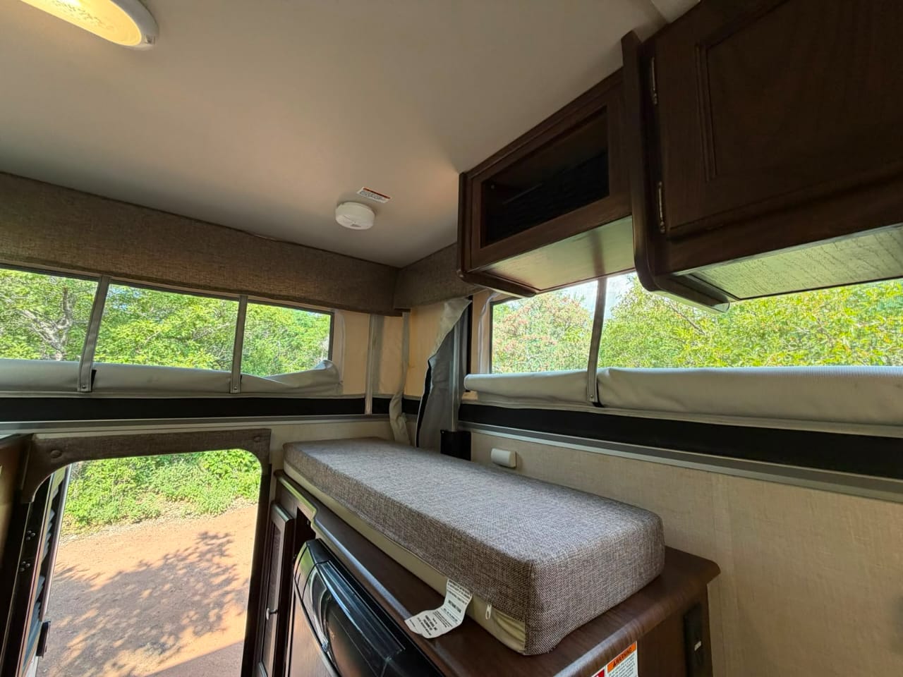 Palomino BackPack SS-1251 Pop-Up Truck Camper (CT 1610)