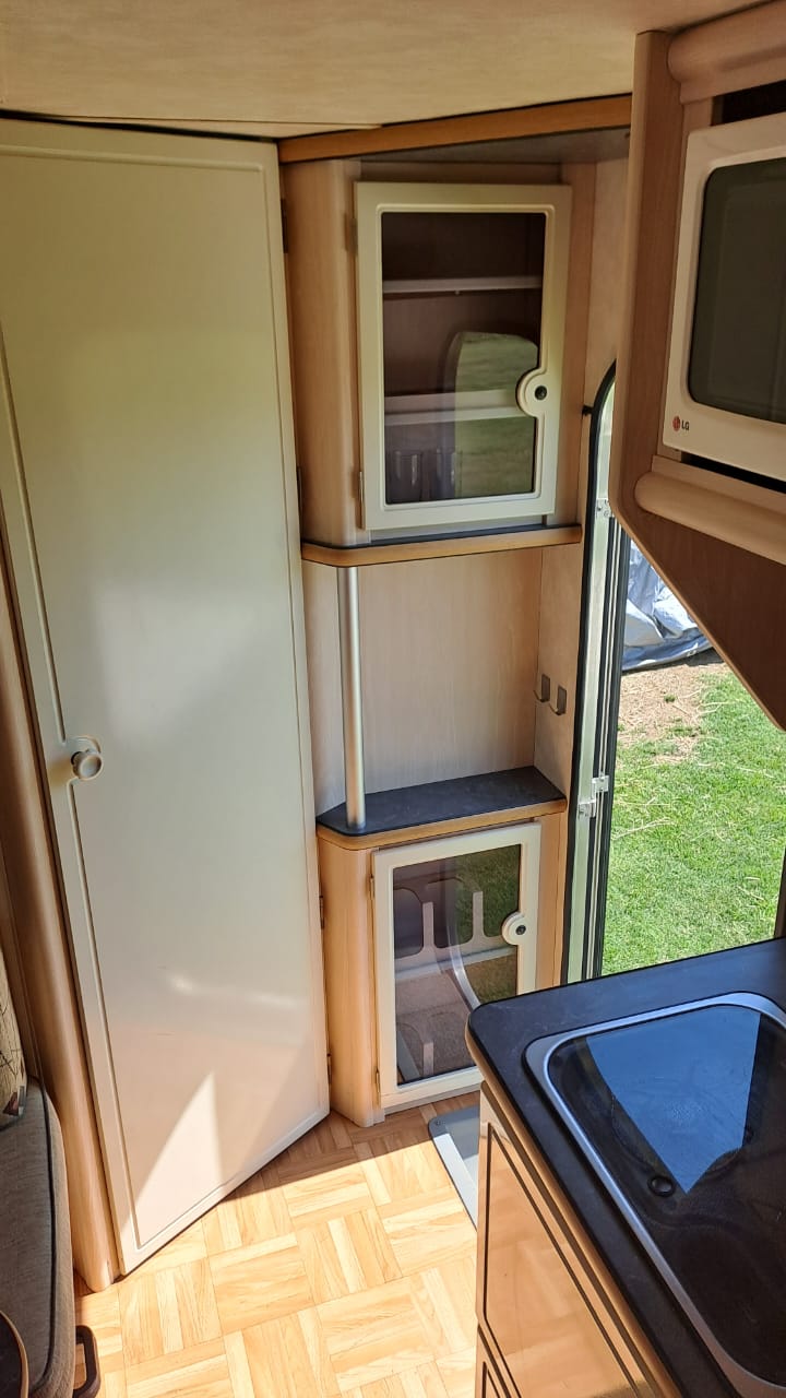 SOLD 2005 Jurgens Exclusive Caravan (CT 1005)