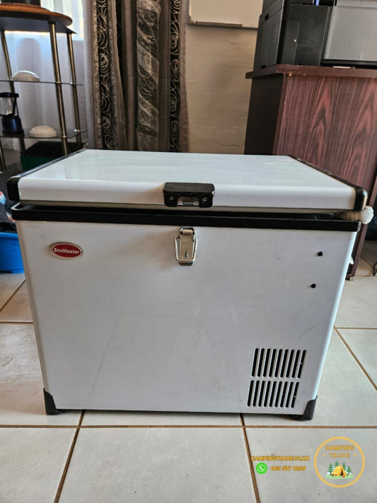 SOLD Snowmaster Fridge/Freezer (CT 1272)